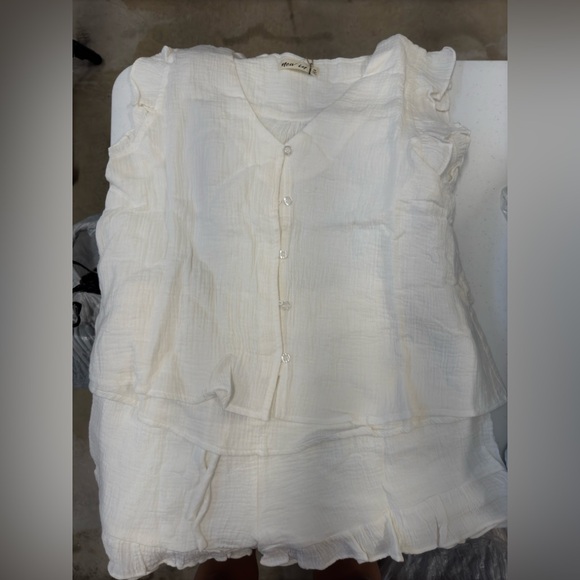 White set from Nana Macs size medium. - Picture 8 of 8